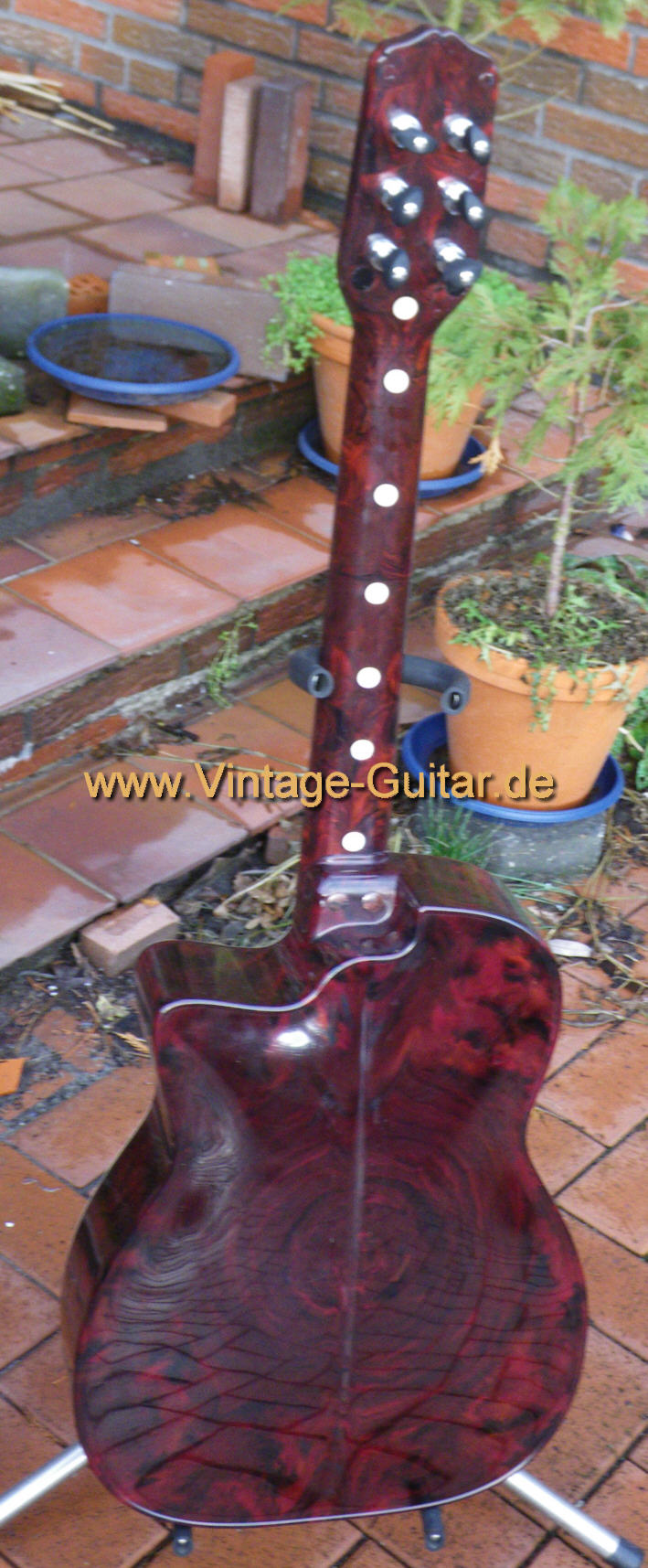 Maccaferri Deluxe Plastic Guitar b.jpg